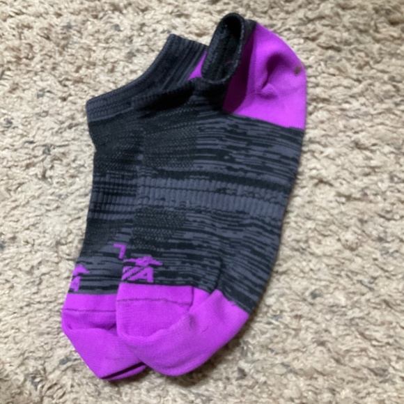 A Variety Bundle of Preloved Socks AVIA Socks - Picture 11 of 15